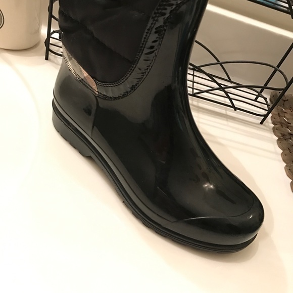 Burberry Snow Boot - Picture 2 of 4